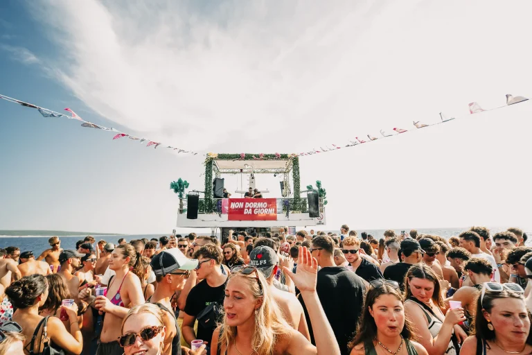 lemonade-partytrip-viaggievento-a-pag-42-sr24
